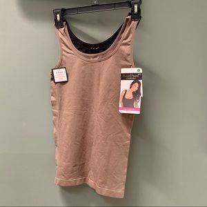 Brand new woman’s basic comfort perfect seamless Tank size L (Set of 2)